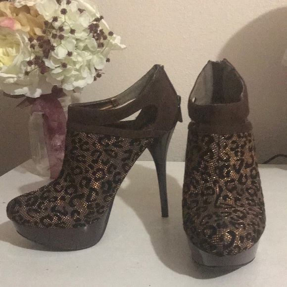 Shoes - Picture 2 of 3